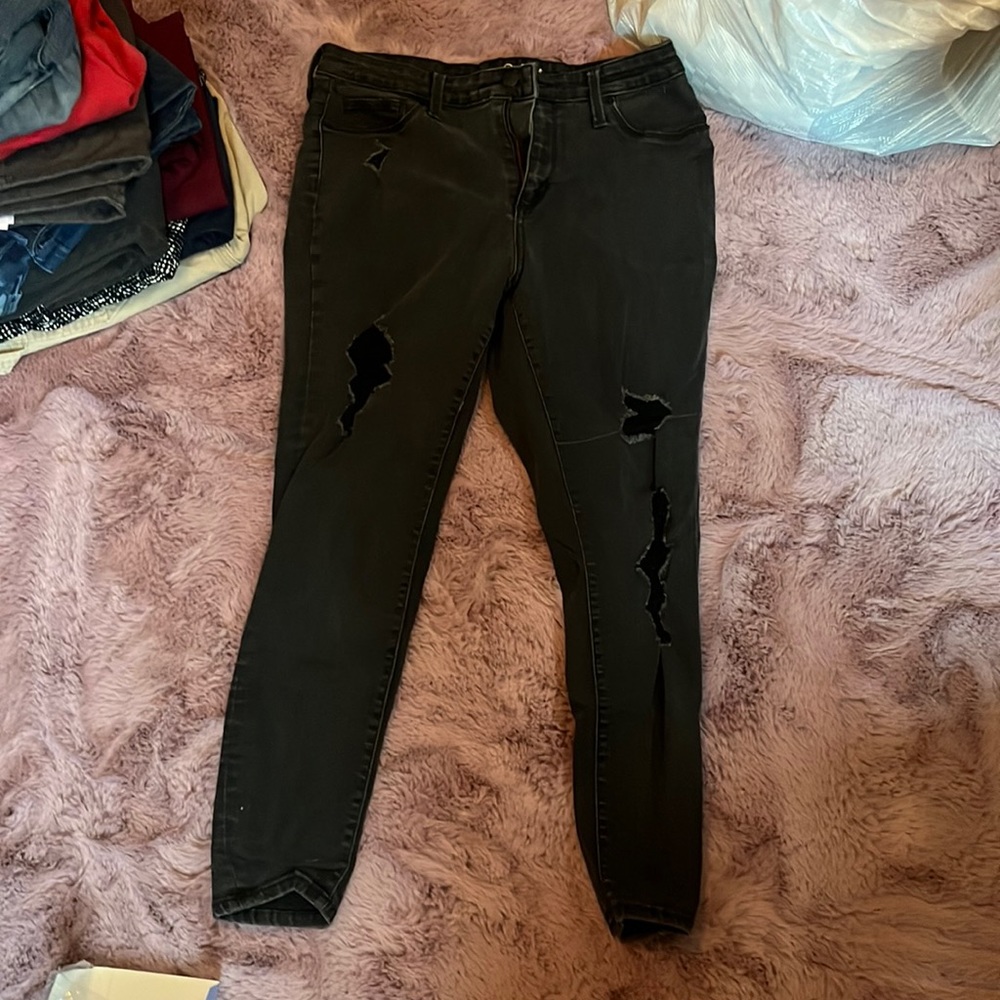 Back ripped (high rise)jeans, brand: Universal Thread size: 12